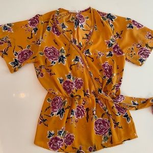 Light and flowy women’s peplum top